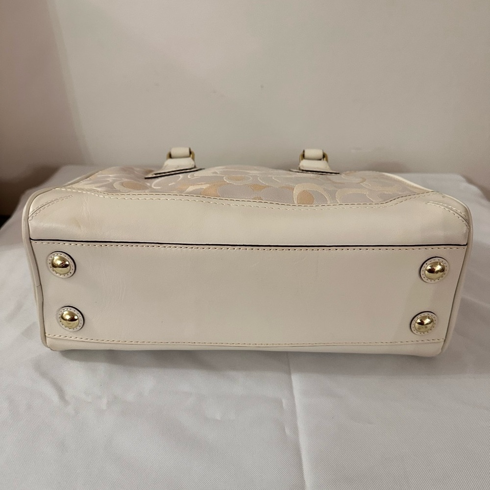 Coach Cream and Tan Shoulder Bag - Picture 4 of 13